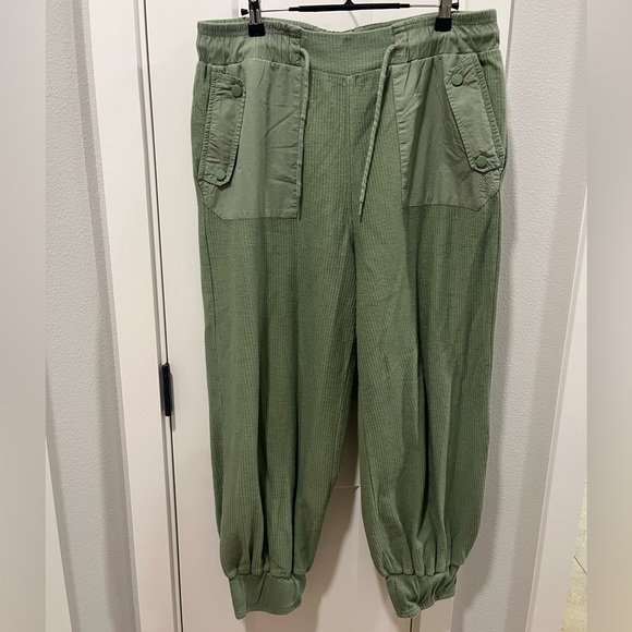 Free People Movement Cropped High Waisted “All The Way” Set - Picture 3 of 8